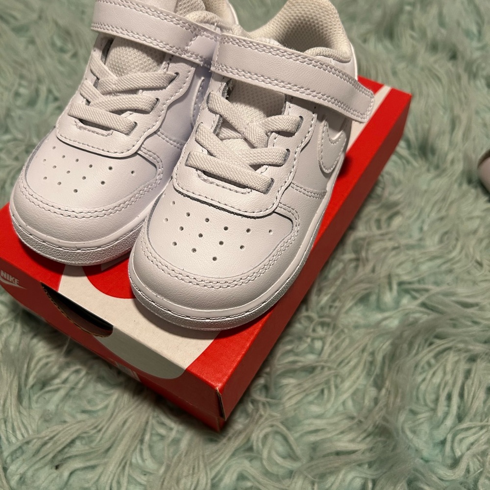 Nike Kids White Velcro Sneakers